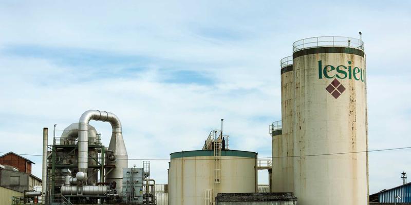 冬季露营帐篷选购指南：防风、防雪与保暖性能全解析