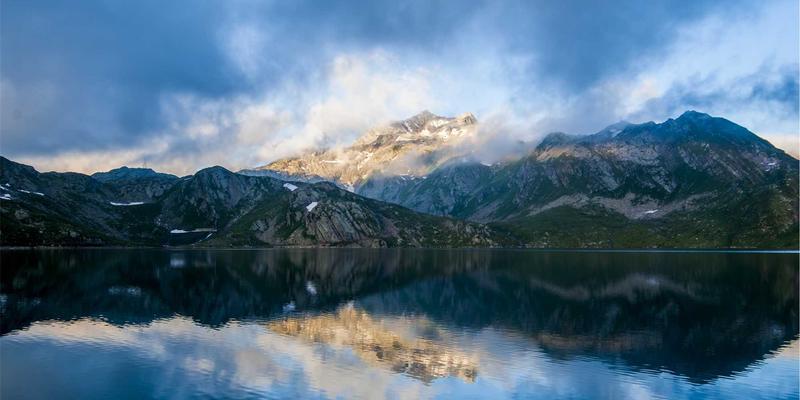 徒步探险新纪元：绿洲狐装备如何重塑你的户外体验