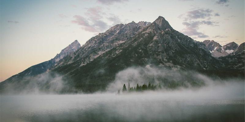 徒步露营背包客必备：户外通讯与导航设备实战指南