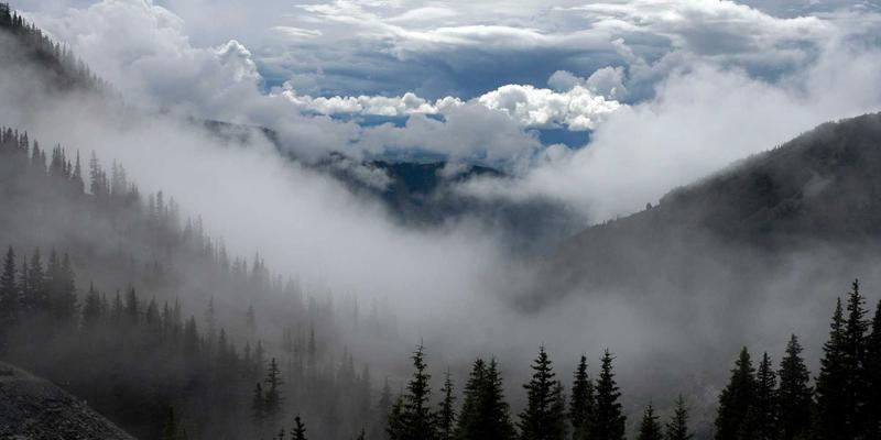 户外装备照明三剑客：头灯、营地灯与手电筒的流明、光束与续航深度对比