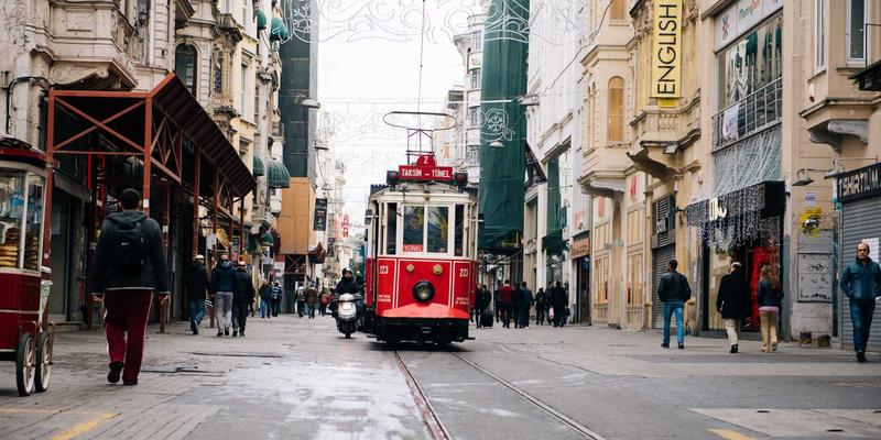 登山装备三大核心：帐篷、背包与登山技巧全解析